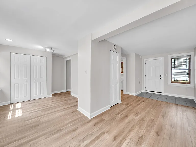1335 W Melrose St #1R — Photo 7
