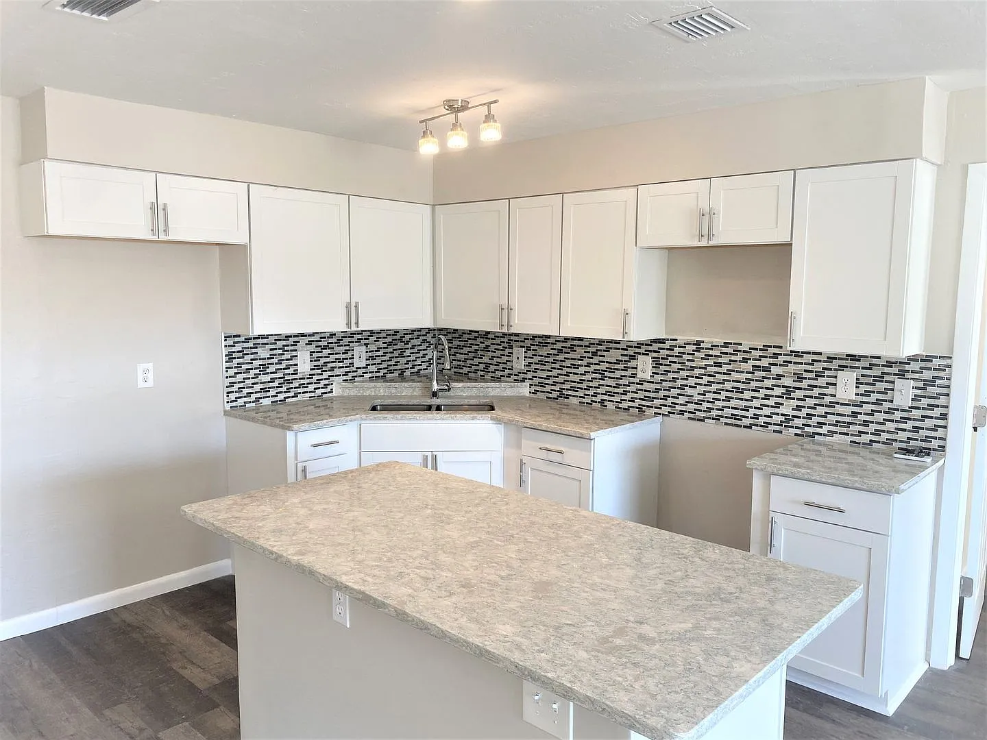 P (Stanton 2923 Gordon St) — Photo 2