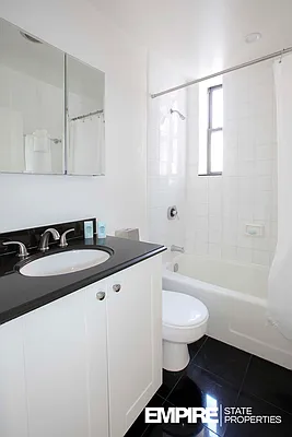 Bathroom, photo 1