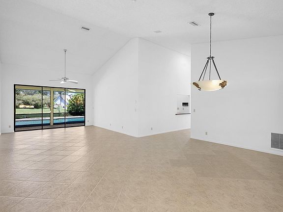 3rd image of 1541 NW 101st Avenue