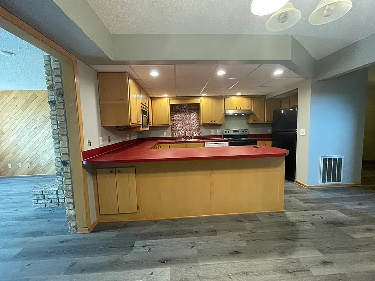 350 Oakwood Dr — Photo 9