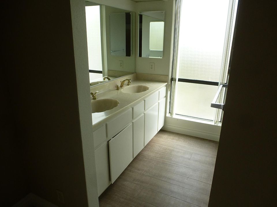 1st image of 2939 Barrington Ct
