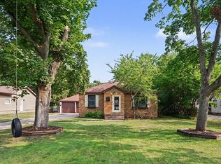 912 Wendover Blvd, Norton Shores, MI 49441