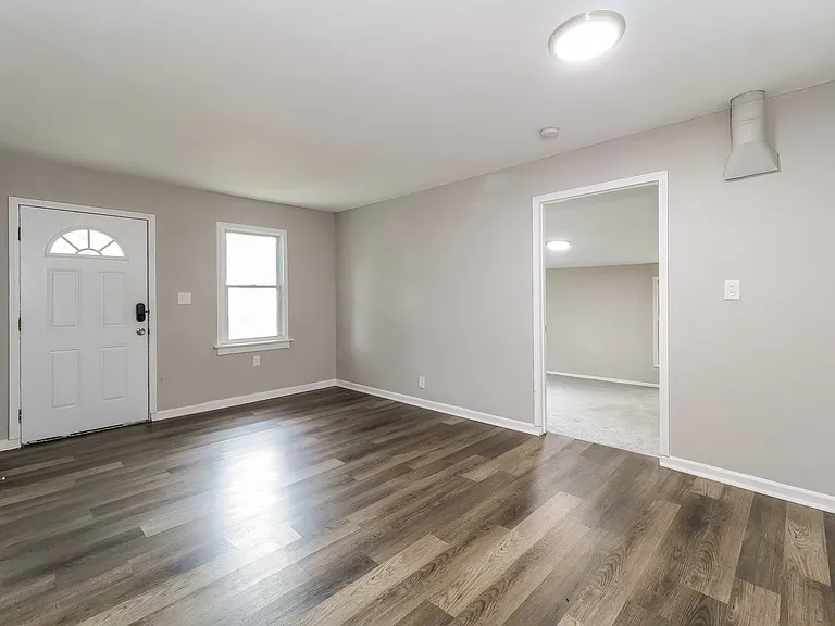 1549431_018_living_room_13218280.jpg