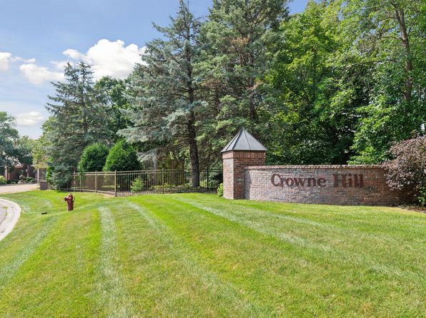 2454 Crowne Hill Rd, Minnetonka, MN 55305