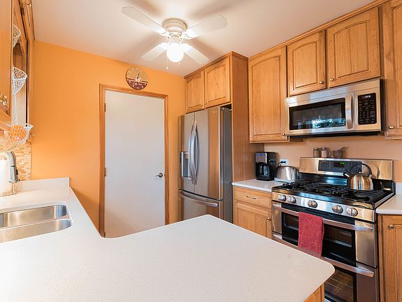 4th image of 590 Burr Oak Dr