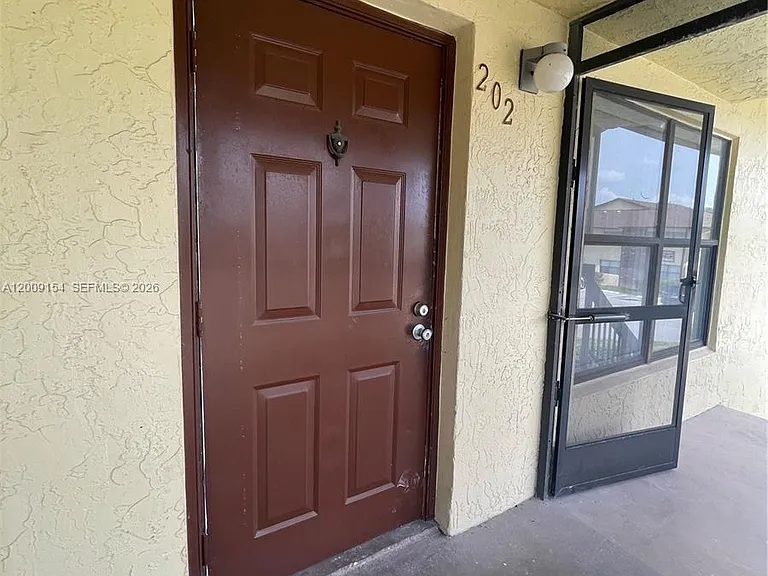 10016 Winding Lake Rd #202 — Photo 4