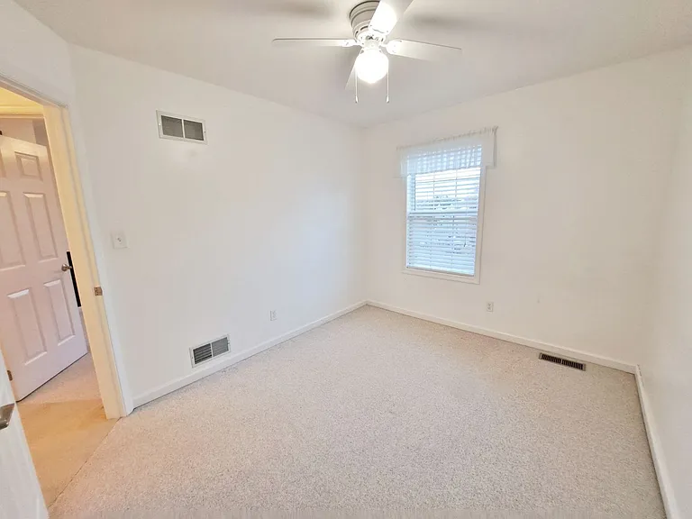 417 Debbi Ct — Photo 32
