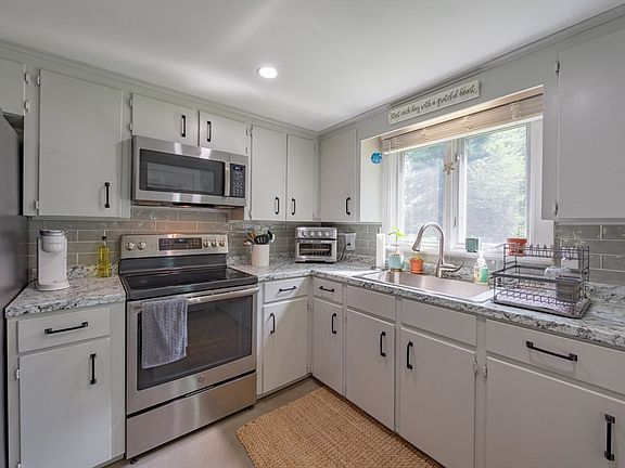 5th image of 7 Baker Ln