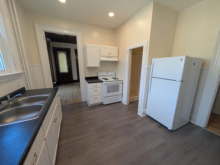 9 Walnut St #101 — Photo 1
