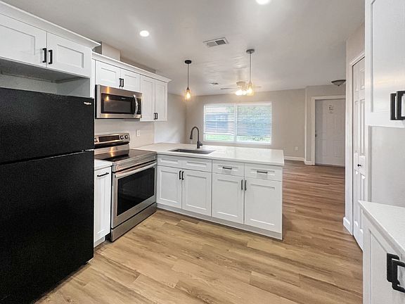 5th image of 328 Cape Coral Pkwy W APT 3
