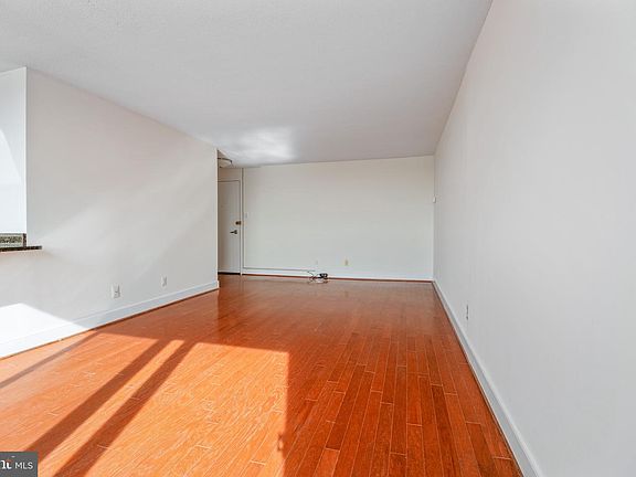 3rd image of 1220 Blair Mill Rd APT 801