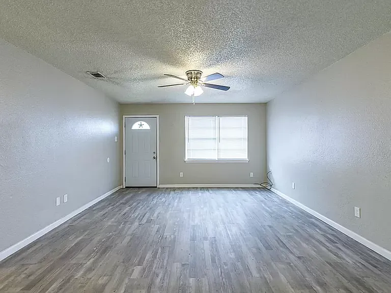 4634 Fordham St — Photo 5