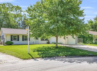 7 Southwood Ct, Champaign, IL