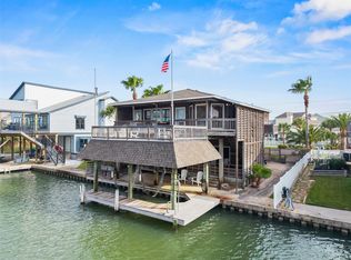 523 Paradise Dr, Tiki Island, TX 77554