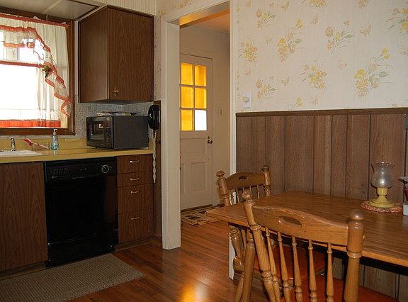 4th image of 2840 N Elm St