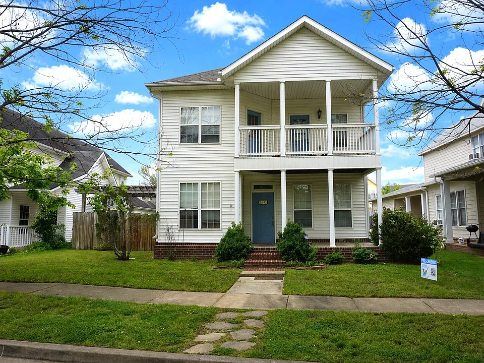 2643 N Westminster Dr