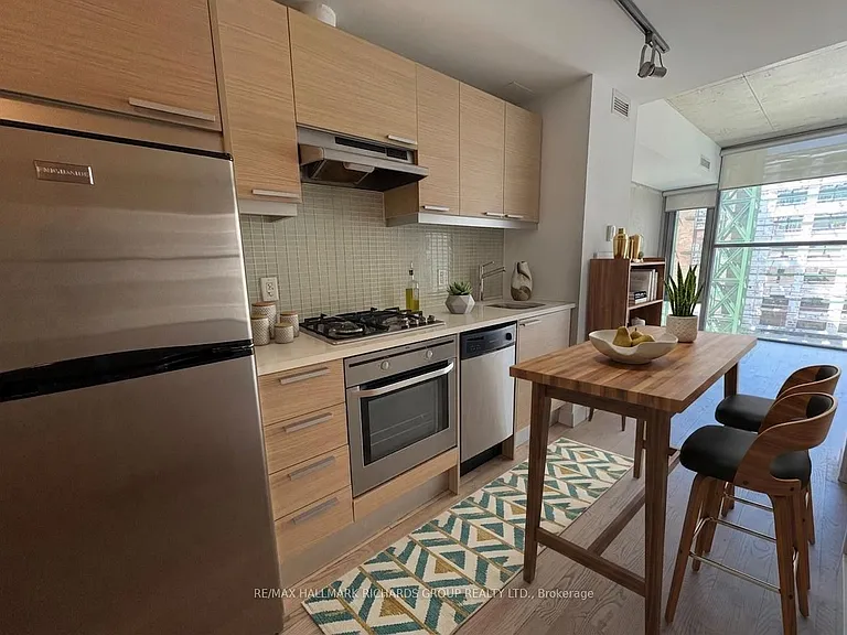 25 Oxley St #404 — Photo 2