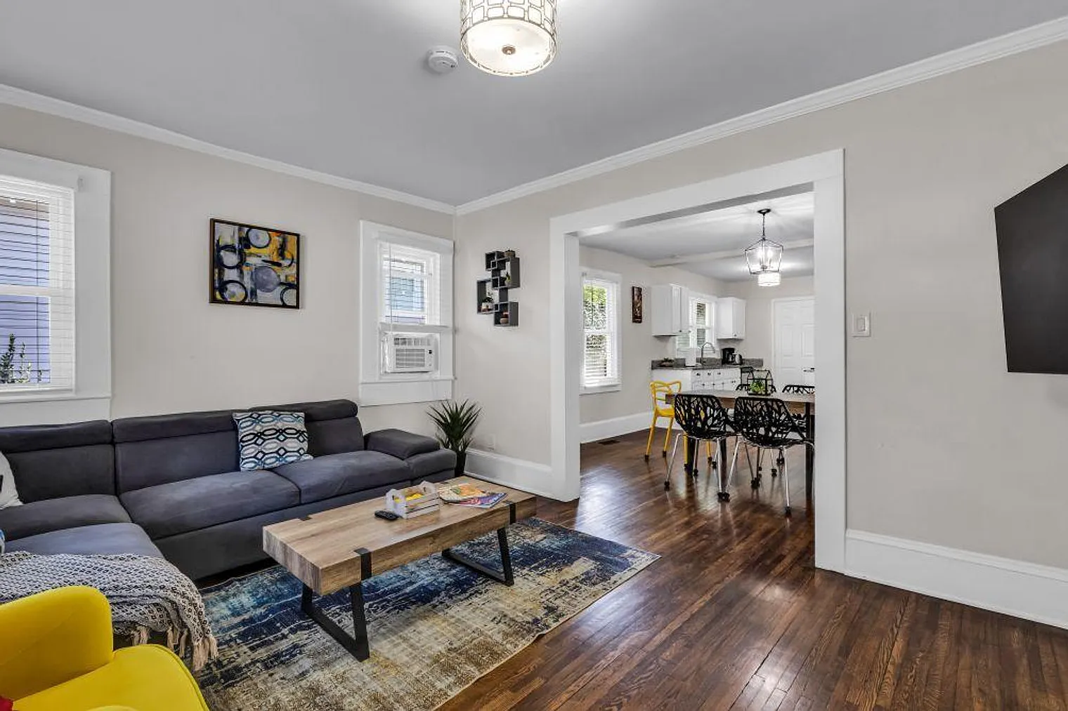 3 bed, 2.0 bath, 1205 sqft, $5,985 — Photo 3