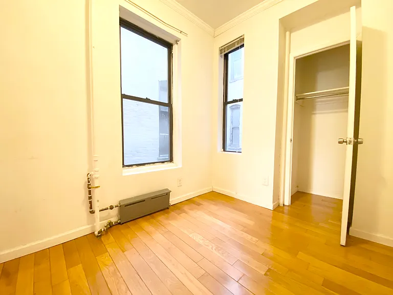 223 E 28th St #3A — Photo 3