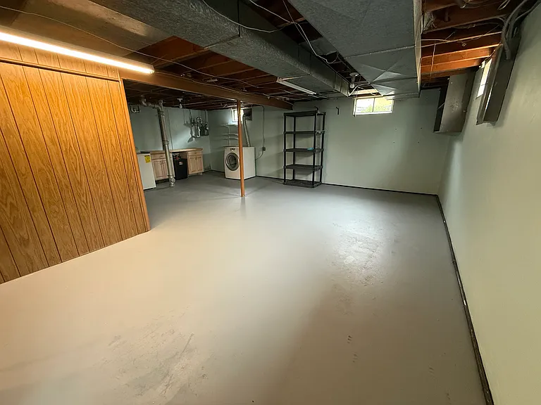 1047 Kirk St — Photo 9