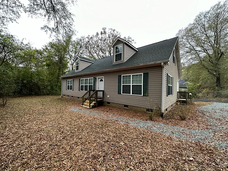 205 Shelton St — Photo 3