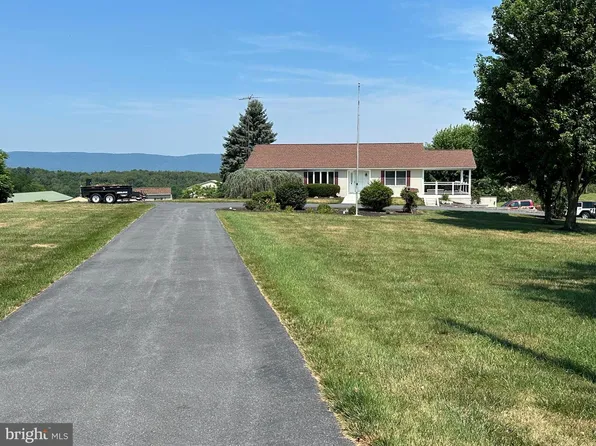 7246 Smith Rd, Chambersburg, PA 17202
