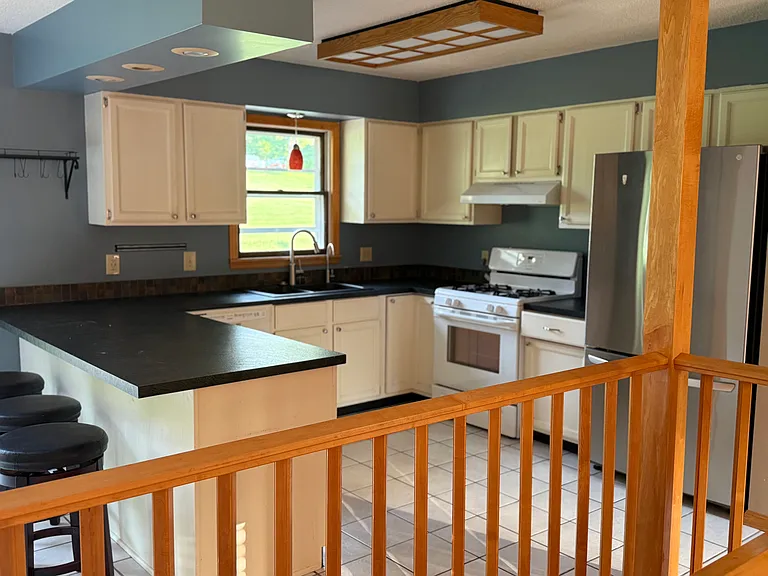 235 Quality Ave N — Photo 3