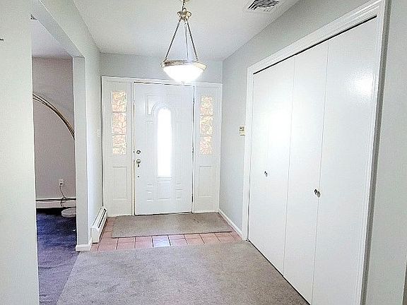 Large entry foyer/coat closet