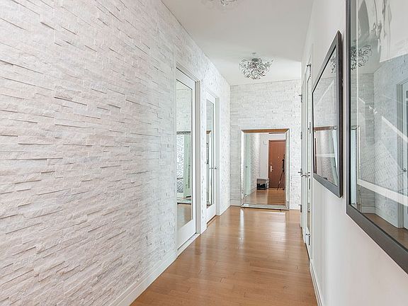 WHITE SHIMMERING STONE 