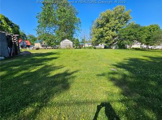 5 Gallatin St, Ravenswood, WV 26164