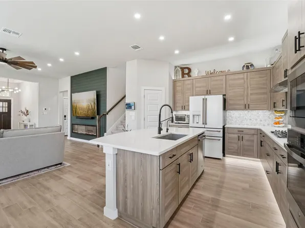 1108 Sweetspire St, Leander, TX 78641