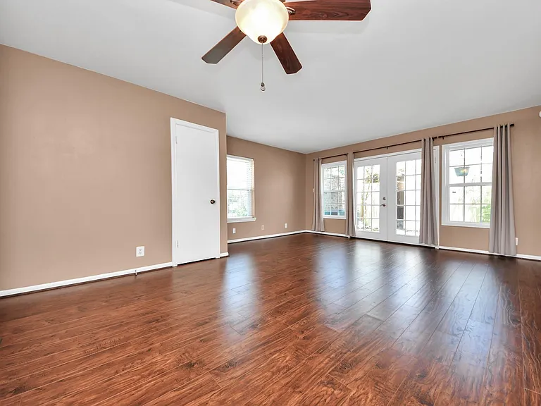 6334 Chevy Chase Dr #17 — Photo 7
