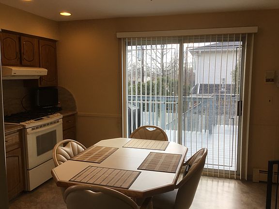 5th image of 344 Guyon Ave