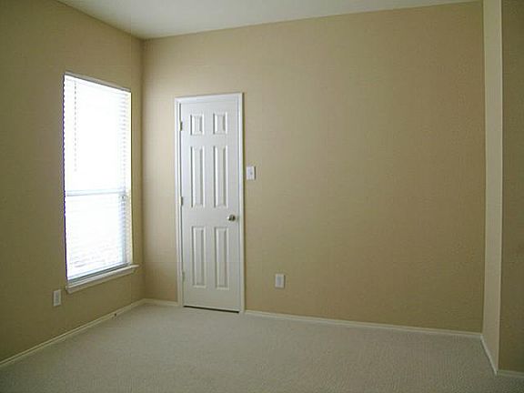 5th image of 10025 Lexington Dr