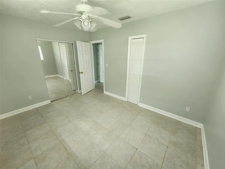 109 21st St NE — Photo 5