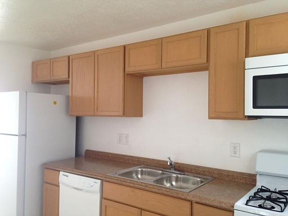 5th image of 241 Pennsylvania St NE
