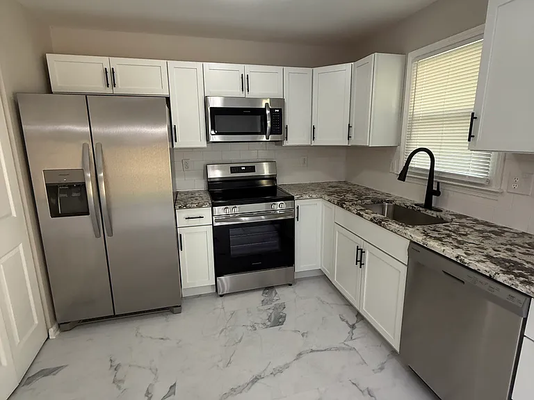 3325 Featherston Dr — Photo 16