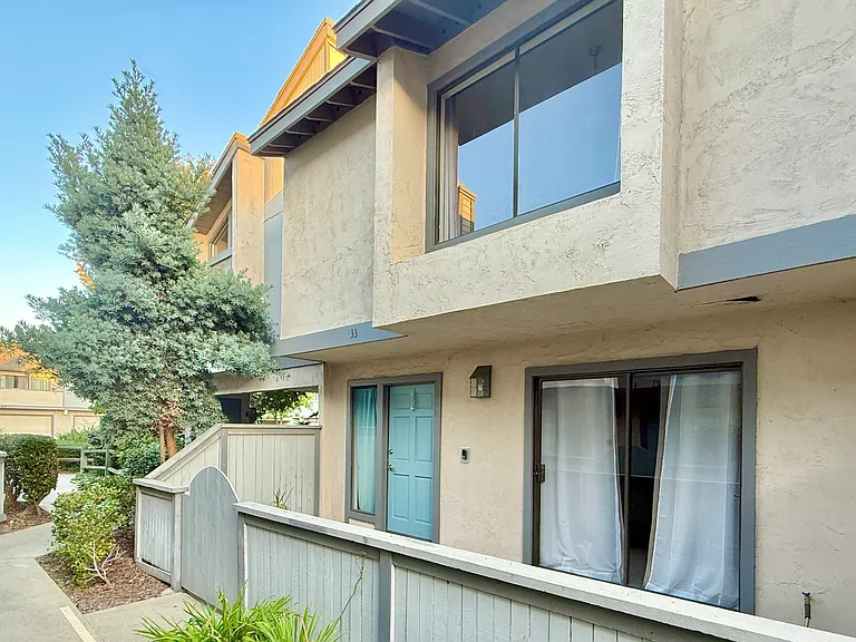 2135 E Valley Pkwy #33 — Photo 6