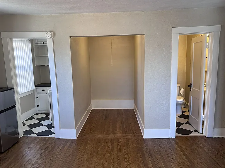 1160 N Corona St — Photo 11