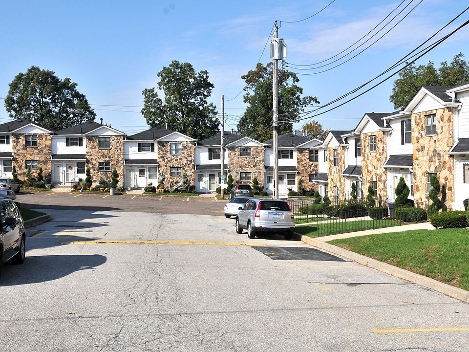 1st image of 17A Bradley Ct #35