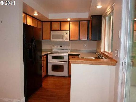 3rd image of 2330 SE Brookwood Ave APT 202