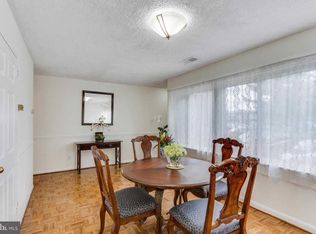 1242 Wilshire Dr, Herndon, VA 20170