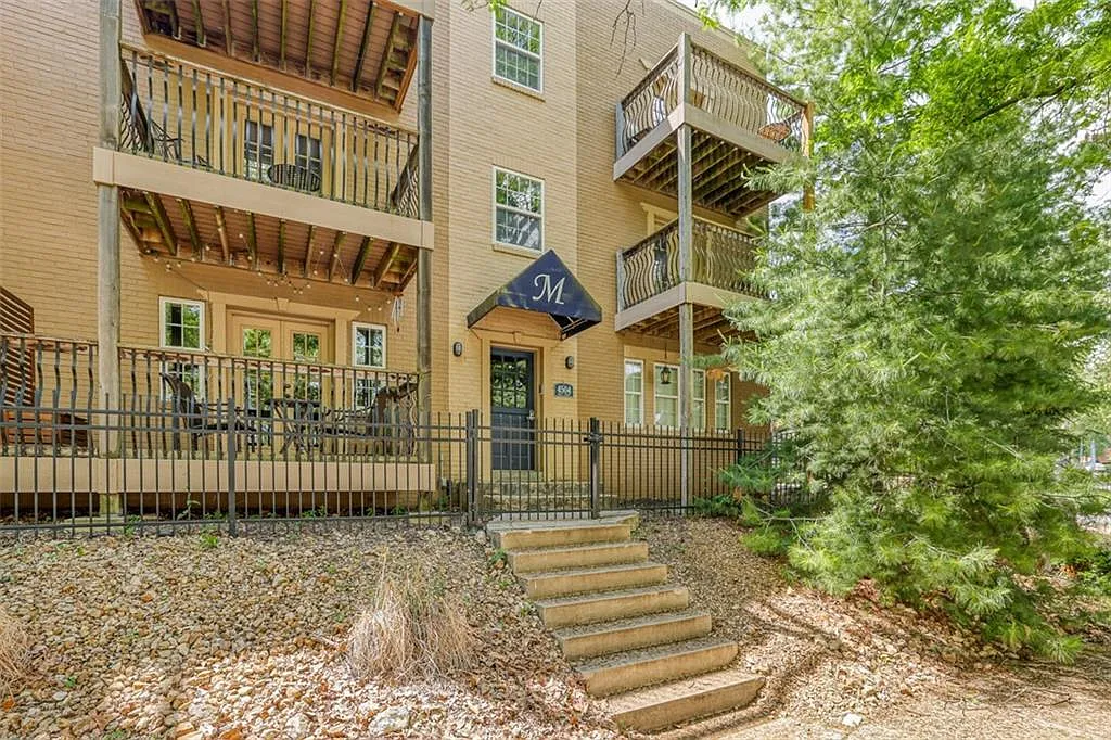 Photo 2 of 14 - 4504 Holly St #2N - Kansas City, MO Building Photo - 4504 Holly St #2N