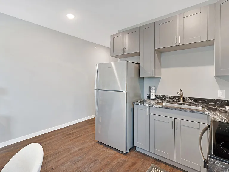 2432 Chicago Ave S #201 — Photo 10