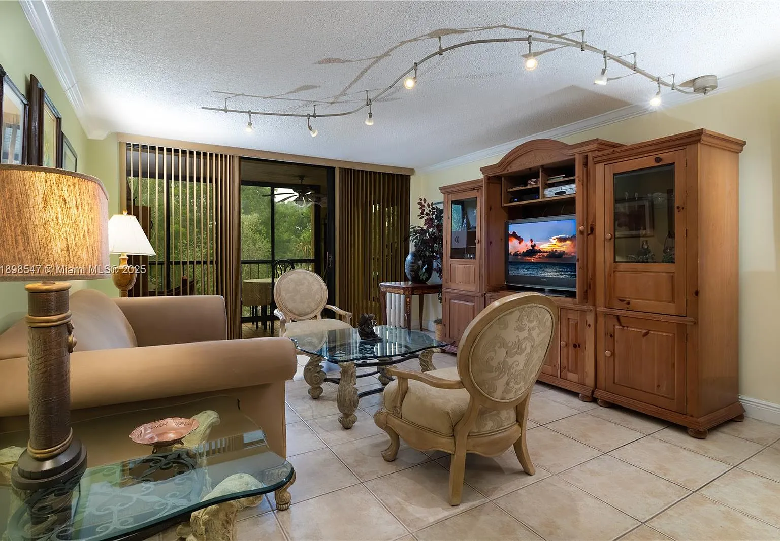 2 bed, 2.5 bath, 1235 sqft, $2,850 — Photo 3