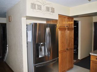 7573 Comstock Dr, Temperance, MI 48182