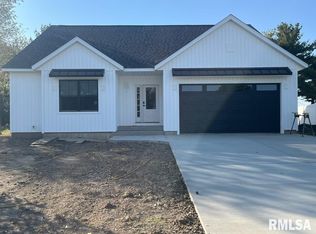 8211 Stirrup Ln, Springfield, IL 62712