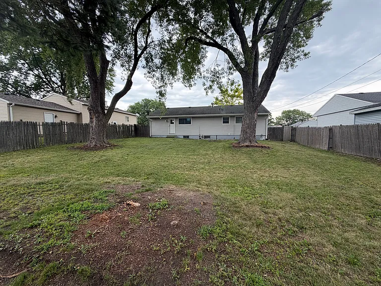 1818 Grandview Dr — Photo 18