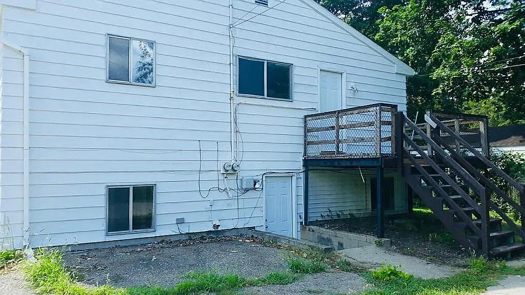 5 bed, 2176 sqft, $4,250 — Photo 3